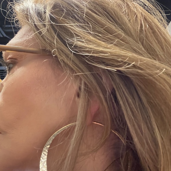 18 kt Gold Hoops - Picture 5 of 6